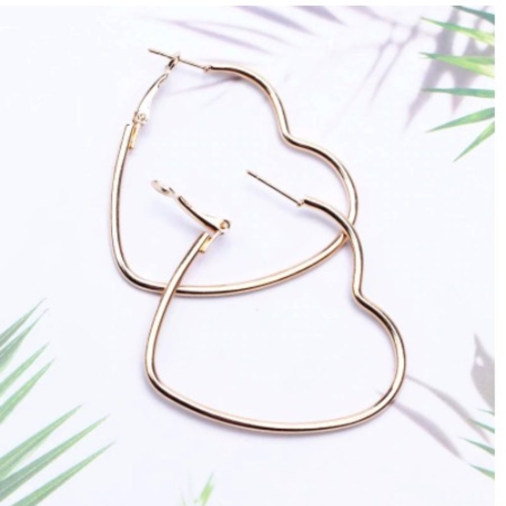 Hoop Heart Gold Earrings - Picture 3 of 3